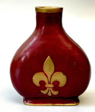Ancien Flacon Flasque Laiton Massif peint en Rouge Bordeaux décor Fleur De Lys
