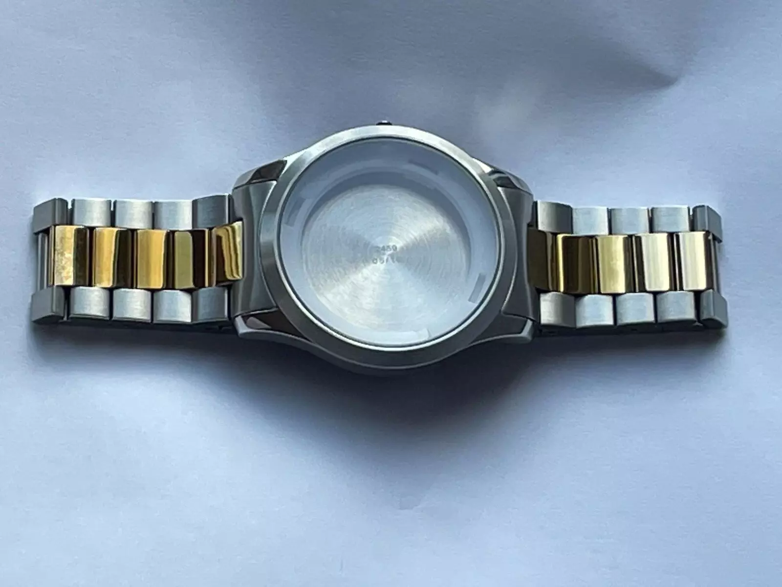 (LOT A428) Bracelet montre bi métal GUCCI neuf et boîtier acier, réf 126.4