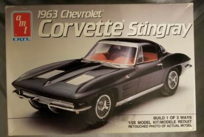 AMT 1963 Chevrolet Corvette Stingray Issued in 1989 1/25 Model Kit, 3 n 1 option