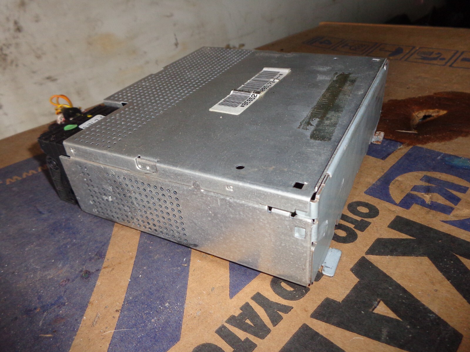BMW 3 E46 Genuine Radio Control Module Becker 65128385897. for 