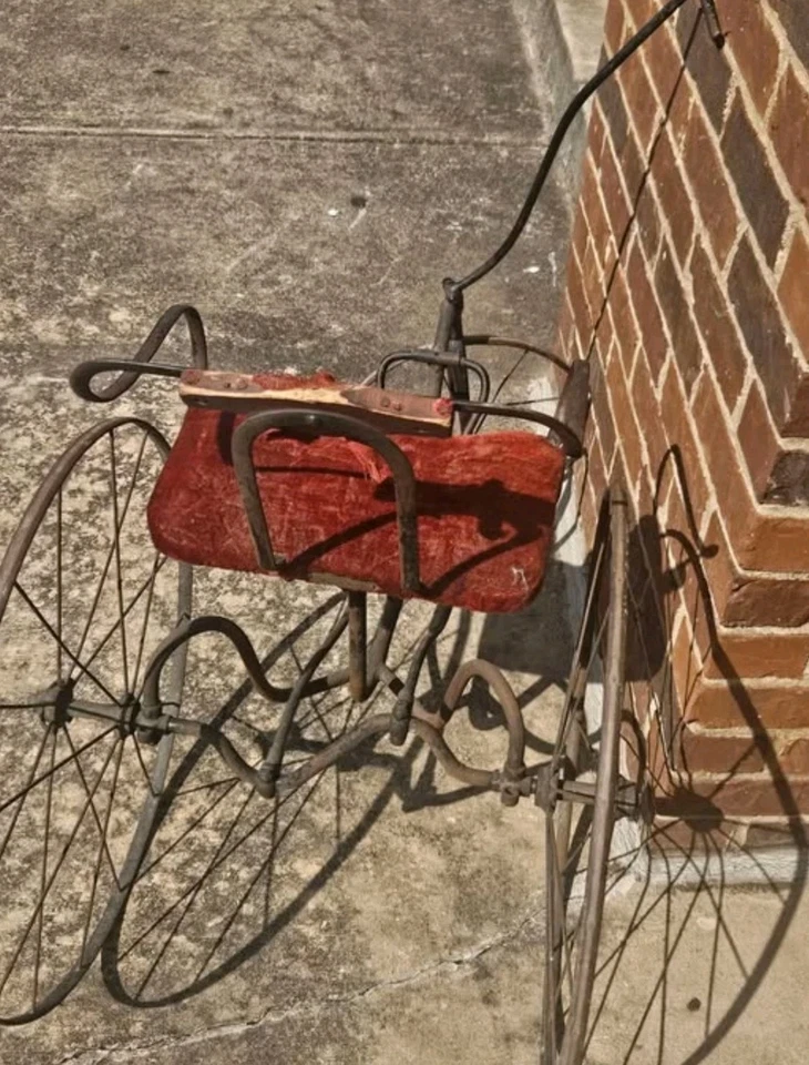 RARO CARRO A PEDALES INFANTIL ANTIGUO TRICICLO (VELOCÍPEDO) ORIGINAL MUY BONITO Foto 4 de 4