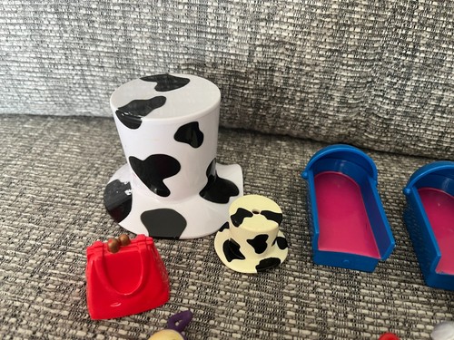 Teletubbies Home Hill Spielset Zubehör Betttasche Tinky Winky Laa-Laa Po Hut Dose - Bild 3 von 4