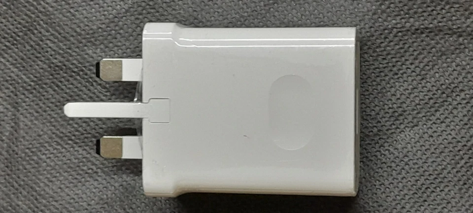GENUINE HUAWEI 40W SUPERCHARGE MAINS ADAPTER CHARGER HW-100400B01 - Image 2 of 4