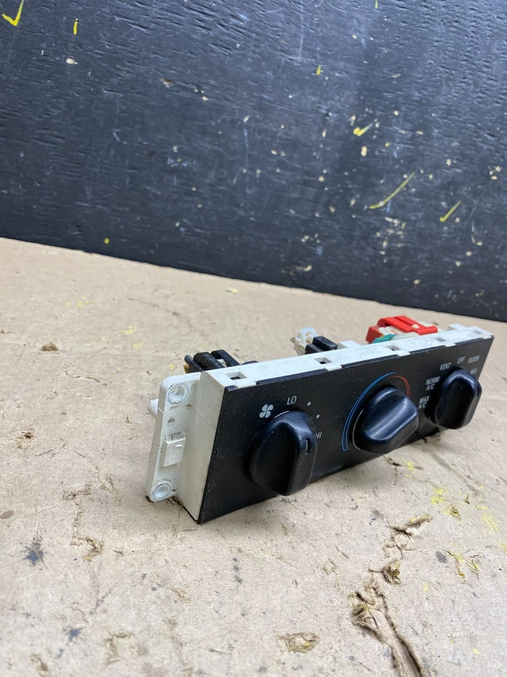 1998 to 2011 Ford Crown Victoria Marquis A/C Heater Climate Control u5240 DG - Image 2 of 4