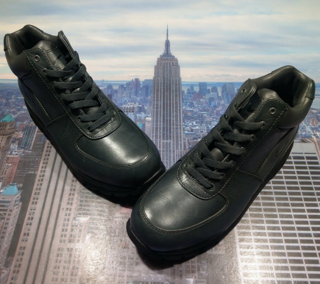 nike goadome boots size 9