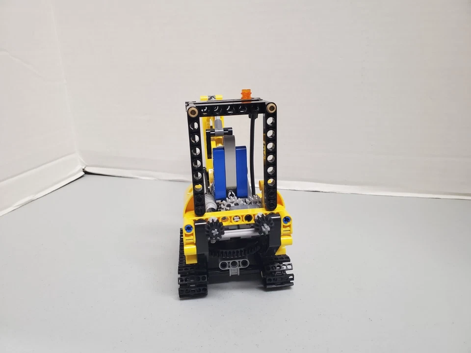 LEGO Technic 8047 Excavator Complete No Manuals - Image 3 of 4