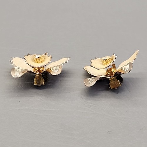 Set orecchini spilla fiore vintage orchidea zucchero clip su crema tono oro - Foto 12 di 18