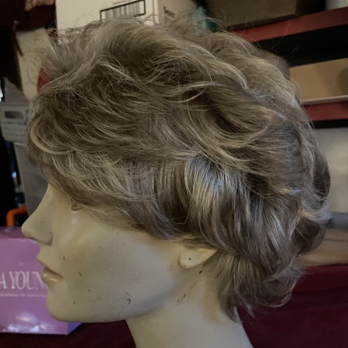 Paula Young ,Short, Tinted Wig. Never Worn.,Feathered Hair Style. - Picture 4 of 10