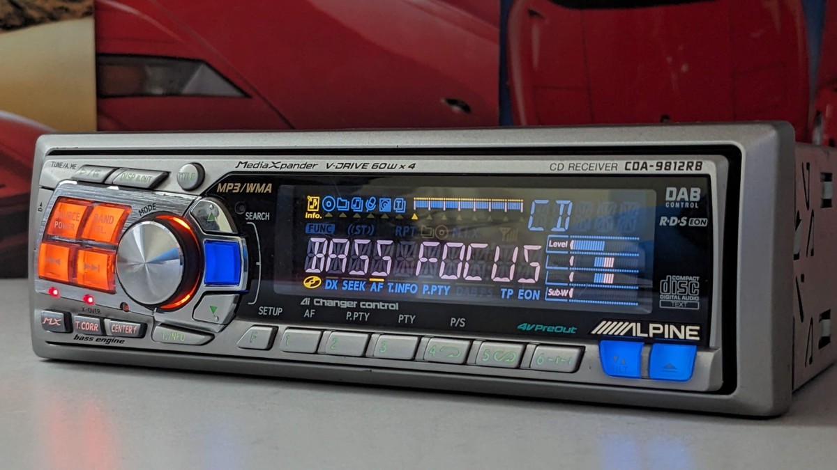ALPINE CDA-9812RB Car CD MP3 Receiver V-Drive 4 X 60 WATT 4v