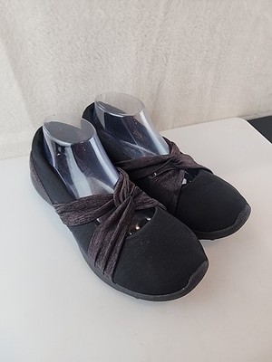 Skechers  Mary Jane Cris-Cross Strap Black/Brown Sz 10M Deep Cushioned