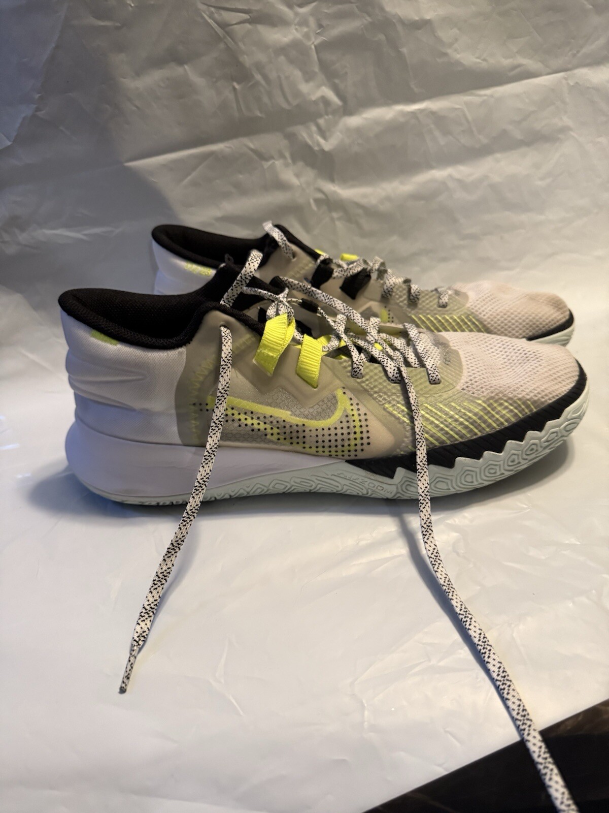 Nike Kyrie Flytrap White Volt size 13 - image 1