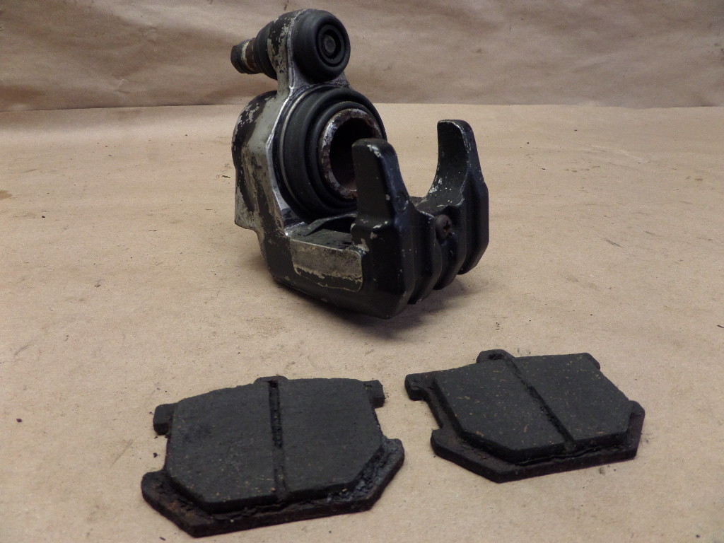 1982 YAMAHA XS1100 BRAKE CALIPER / PADS / FOR PARTS ONLY | eBay