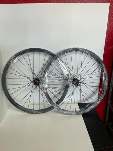 ORIGIN 8 27.5 584x36x25 BOLT UD CARBON MTB+ TBLS 32 DISC BLACK