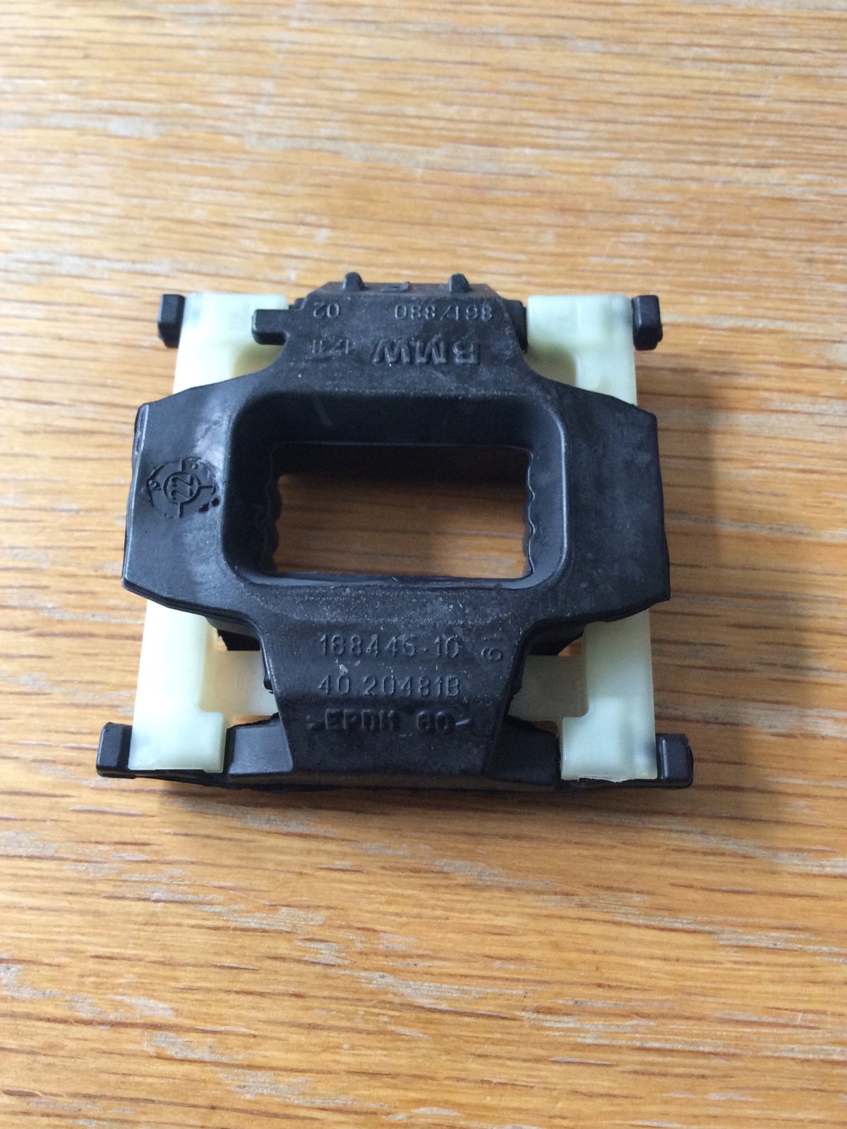 MINI F55 Radiator Mounting Bracket 17118617880 8617880 Genuine for 