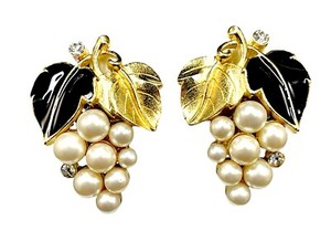 Authentic CROWN TRIFARI KUNIO MATSUMOTO GOLD PLATED FAUX PEARL GRAPES ON VINE EARRINGS