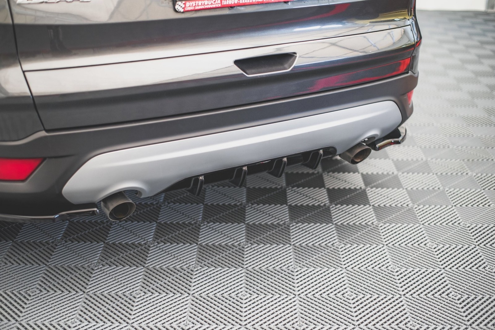 Diffuseur arrière Ford Escape Mk3 noir brillant spoiler Maxton - 2
