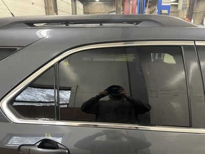 (LOCAL PICKUP ONLY) Passenger Rear Door Glass With Privacy Tint Opt Ako Fits 10-