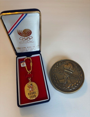 1988 Seoul Olympic Games USA Team Contribution Recognition Medal & Key Chain