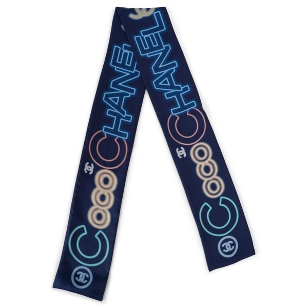 74011 Authentisch Chanel Marineblau Seide 21S NEONZEICHEN SCHMAL BANDEAU Schal
