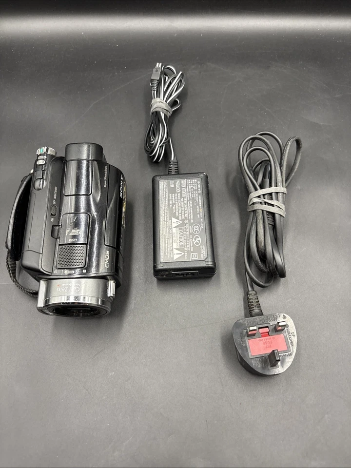 SONY HANDYCAM HDR-SR8E 100GB HDD Nightshot Video Camera Black - With Charger - Image 2 of 4