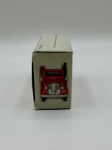 1939 Ward LaFrance Fire Truck 1/64 Scale 1999 Readers Digest No HF-430 Die Cast - Picture 4 of 4