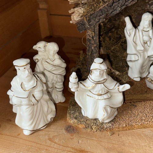 Crèche Nativity Scene, 11 Piece Porcelain Set - Picture 2 of 5