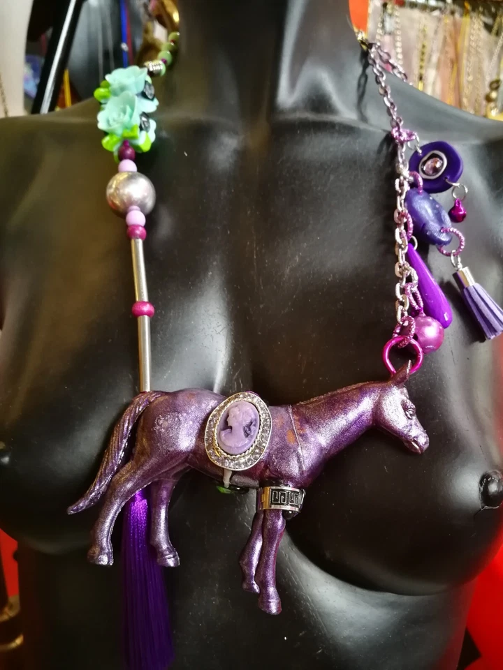 Joyería de Lujo Moda Joyas Gruesas Collar Brutalista Colgante Animal Caballo Babero Foto 4 de 4