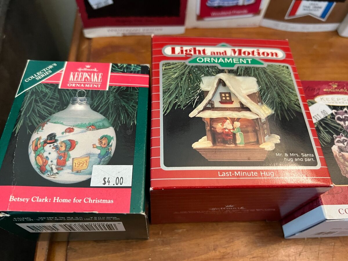 LOT OF 25 Hallmark KEEPSAKE CHRISTMAS ORNAMENTS LIGHT+SOUND LOT OF 25 Hallmark KEEPSAKE CHRISTMAS ORNAMENTS LIGHT+SOUND