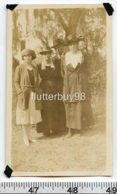 Z343 Vtg Photo BIG HAT DAY 