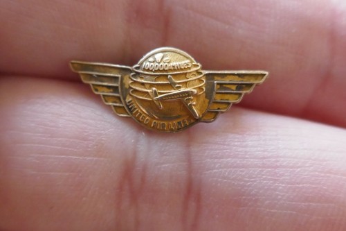 Gold Filled United Airlines 100,000 Miles Employee Service Pin Back / Tie Tac - Picture 2 of 9