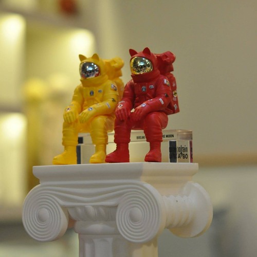 CoolRain Astrocat 1:12 Resin+Acrylic Bench Red+Yellow Collectibles Figures | eBay