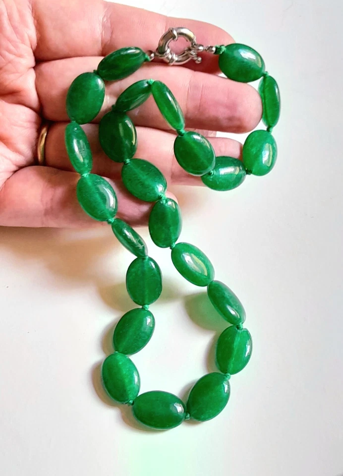 COLLANA GIADA VERDE OVALE GIADEITE NATURALE CON CHIUSURA A ANELLO IN ARGENTO 925 - Immagine 2 di 4