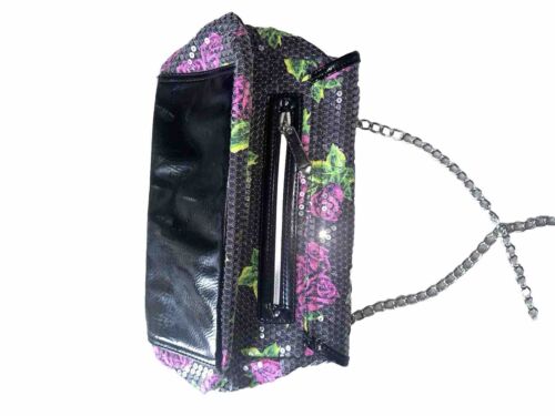 Borsa a tracolla BETSEY JOHNSON paillettes chiusura girevole catena rosa rose foglie verdi - Foto 3 di 6