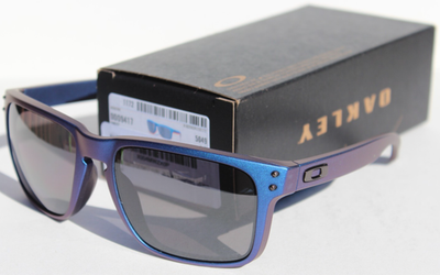 OAKLEY Holbrook XL POLARIZED Sunglasses Cyan/Blue Colorshift/Black