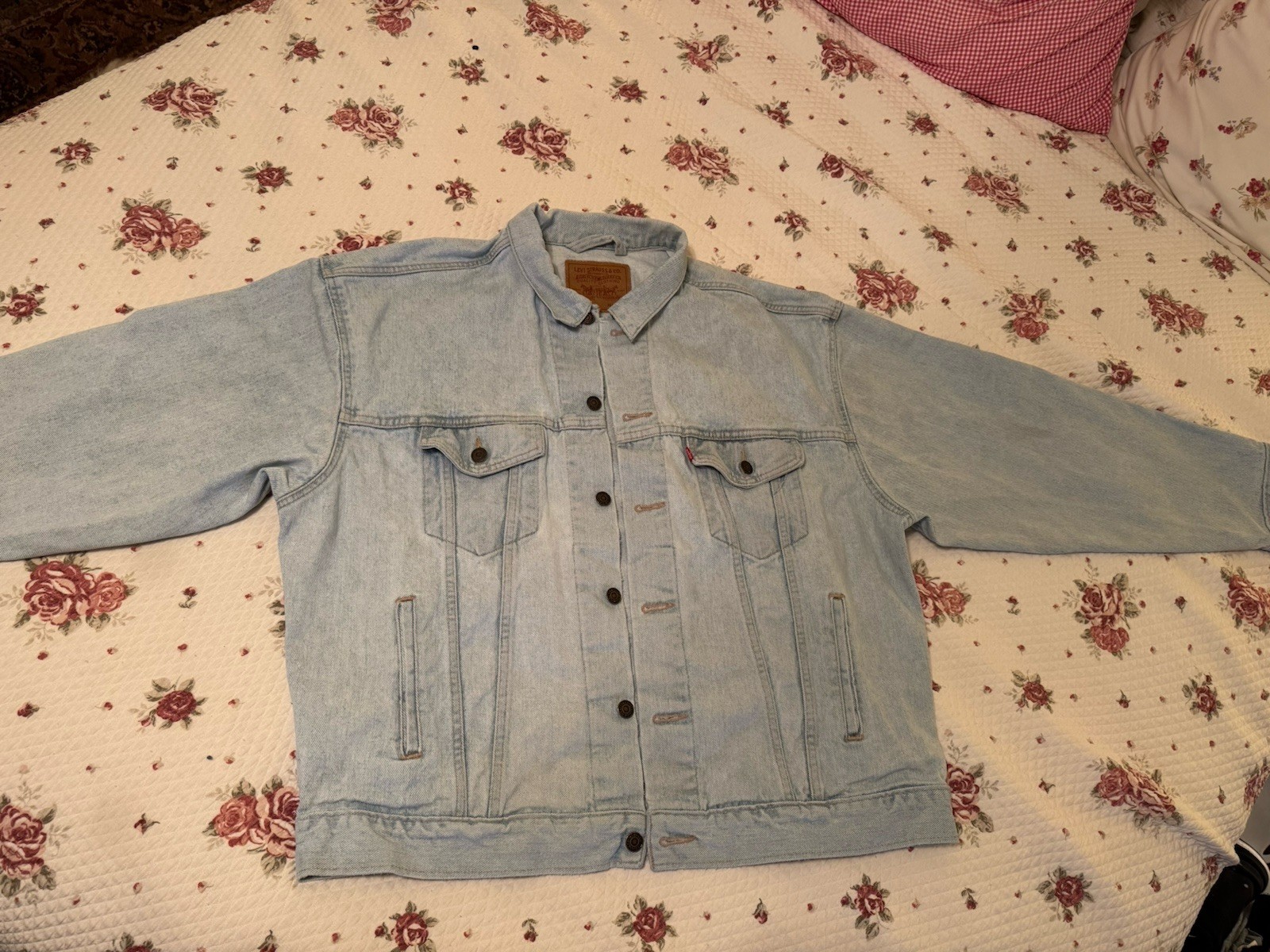 Vintage Mens 90&rsquo;s Levis Light Wash Jean jacket Made In the