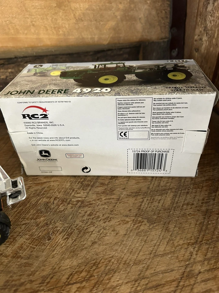 ERTL 1:64 John Deere 4920 Dry Box Spreader Diecast Model--Silver Special Edition - Image 4 of 4
