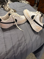 Nike Womens Low Top Lace-Up Sneaker White/Bla...