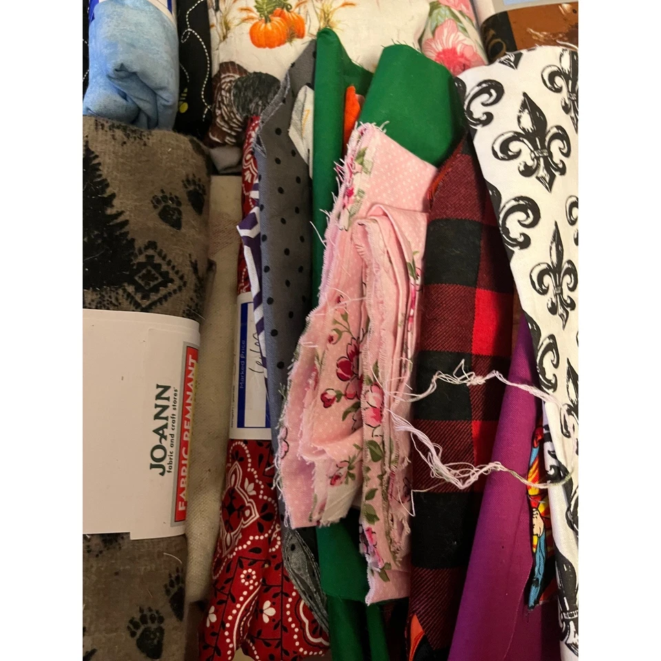 Fabric Lot Remnants Scraps Quarters Cotton Blend Quilting Sewing Crafts Mixed - Image 4 of 4