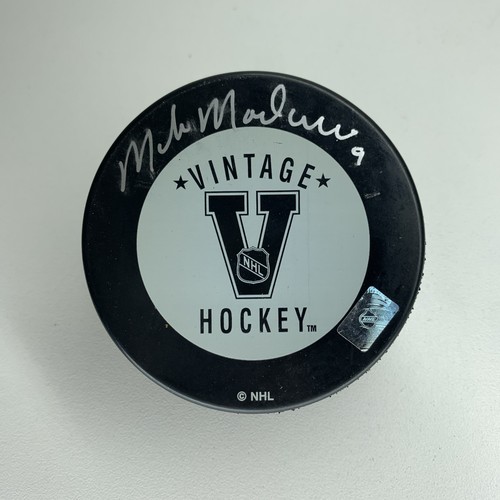 Mike Modano Minnesota North Stars Signed Hockey Puck - Picture 2 of 5