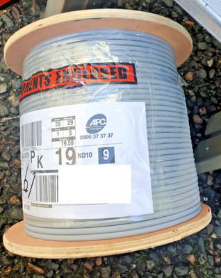 Belden Equiv 9740 200mt Kabel versiegelt nagelneu