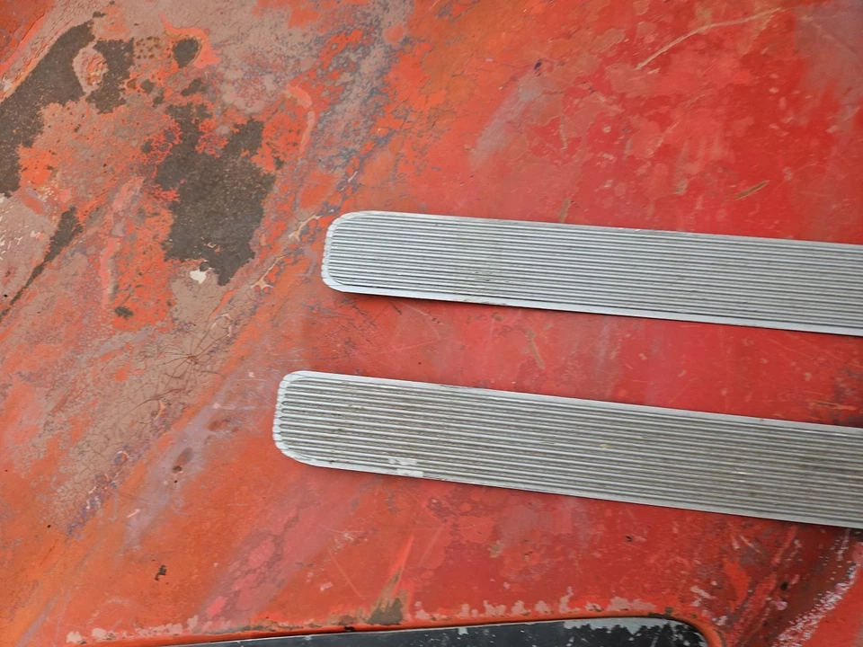 Plymouth Road Runner GTX 1969 Air Grabber capó cuchara corte de aire insertos acanalados  Foto 4 de 4