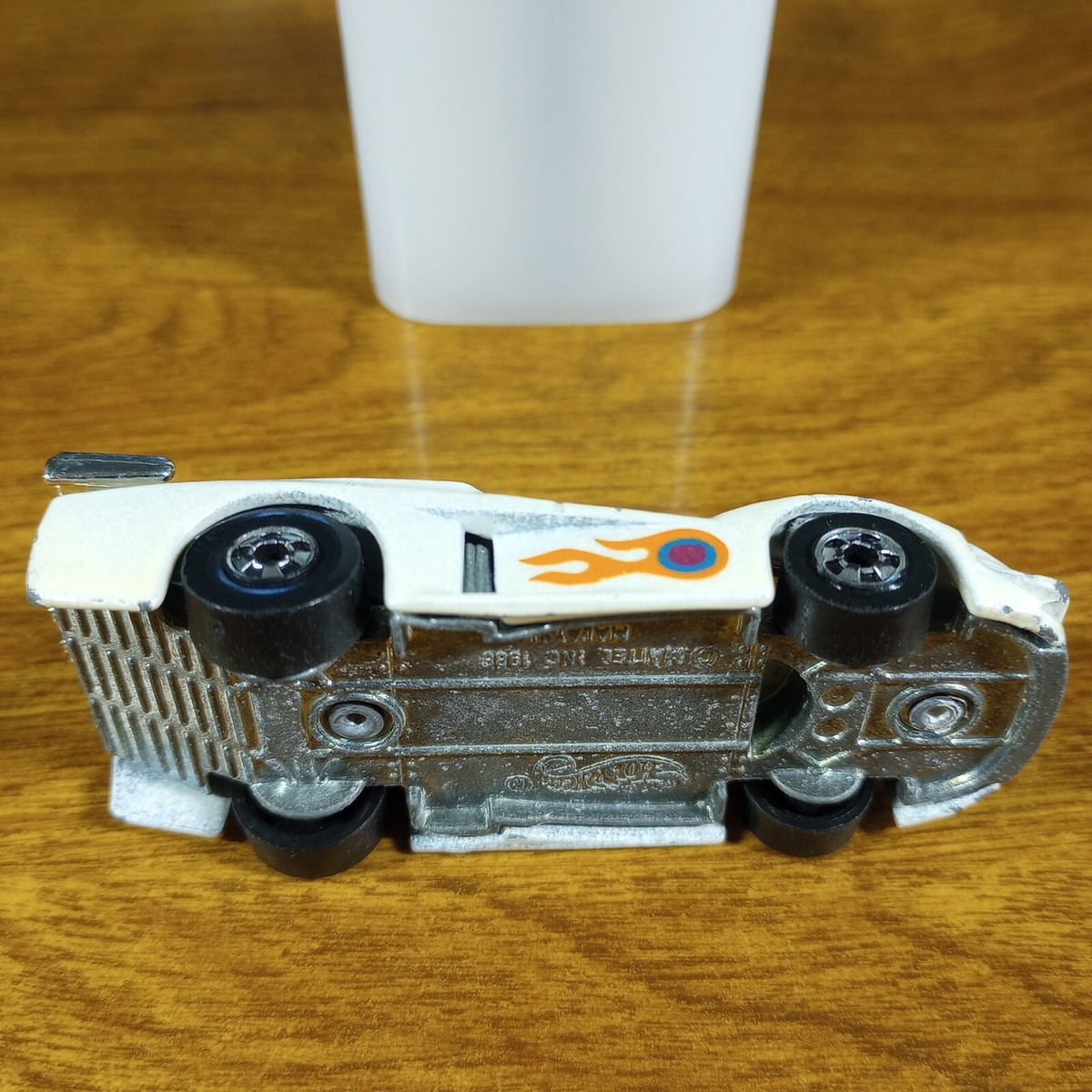 Hot Wheels Dash 'n Crash Set GT Racer Pearl White Purple