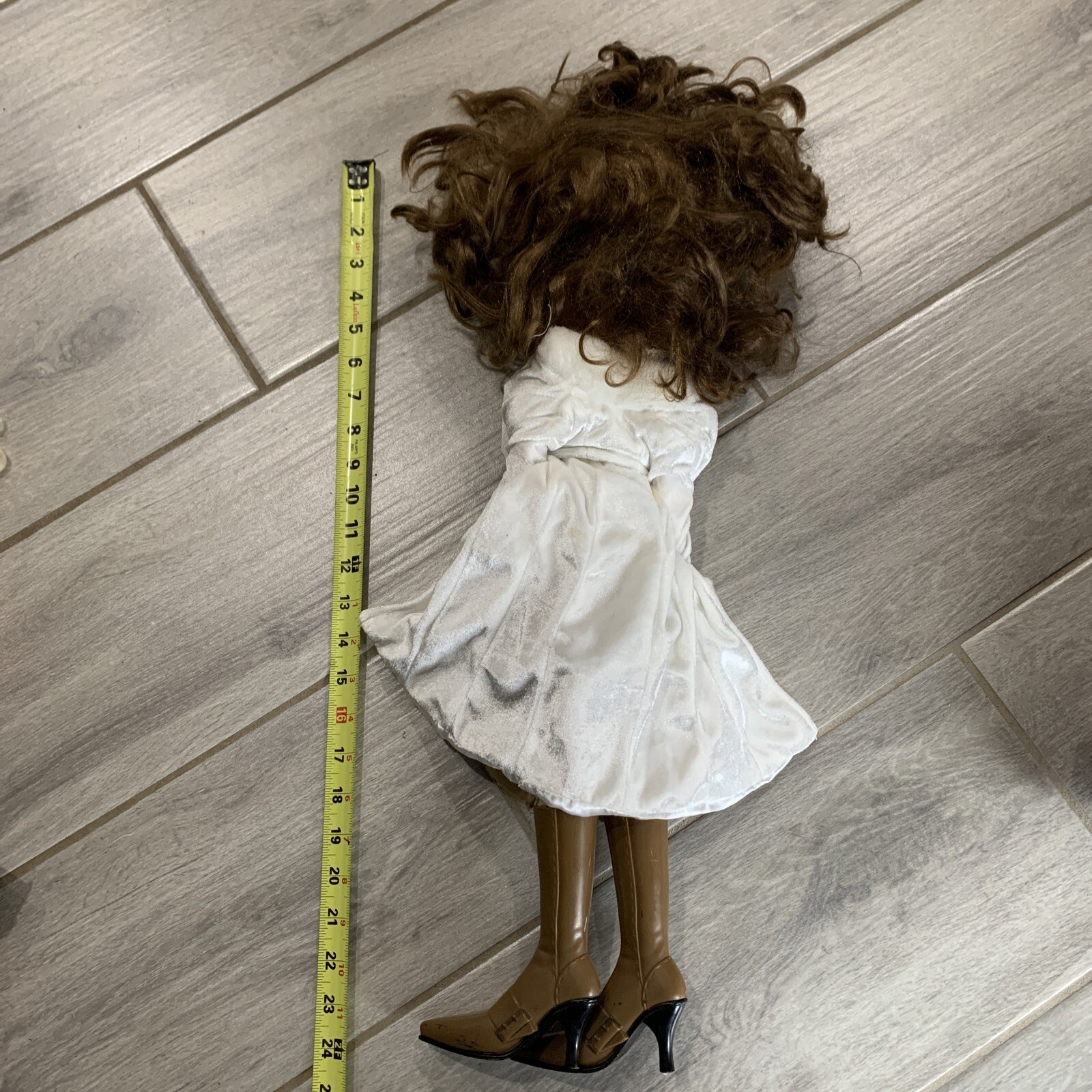24&rdquo; Tall Yasmin MGA Bratz Doll With brown Boots, Z
