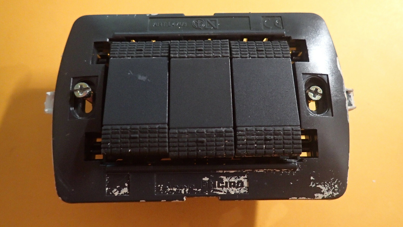 Lot De 2 Poussoirs Bticino Arnould Blanc - Neuf Avec Grille Et Doigt