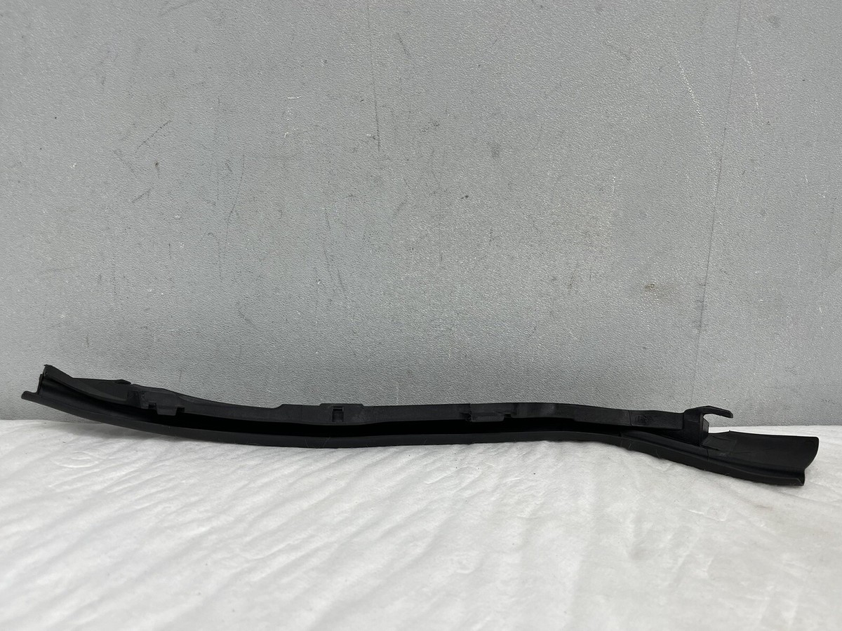 BMW 1 SERIES F40 2022 FRONT RIGHT BONNET HOOD SEAL 5176747691006  