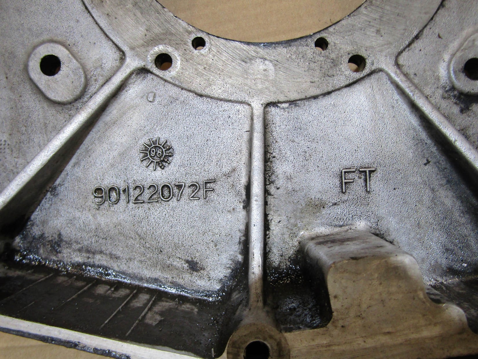 Jeep Cherokee XJ Pre-Facelift 2.5 VM engine end casing 90122072F 