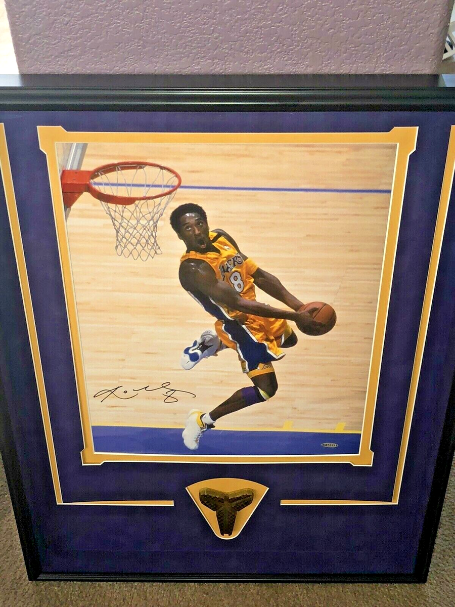KOBE BRYANT Signed KOBE BRYANT Signed