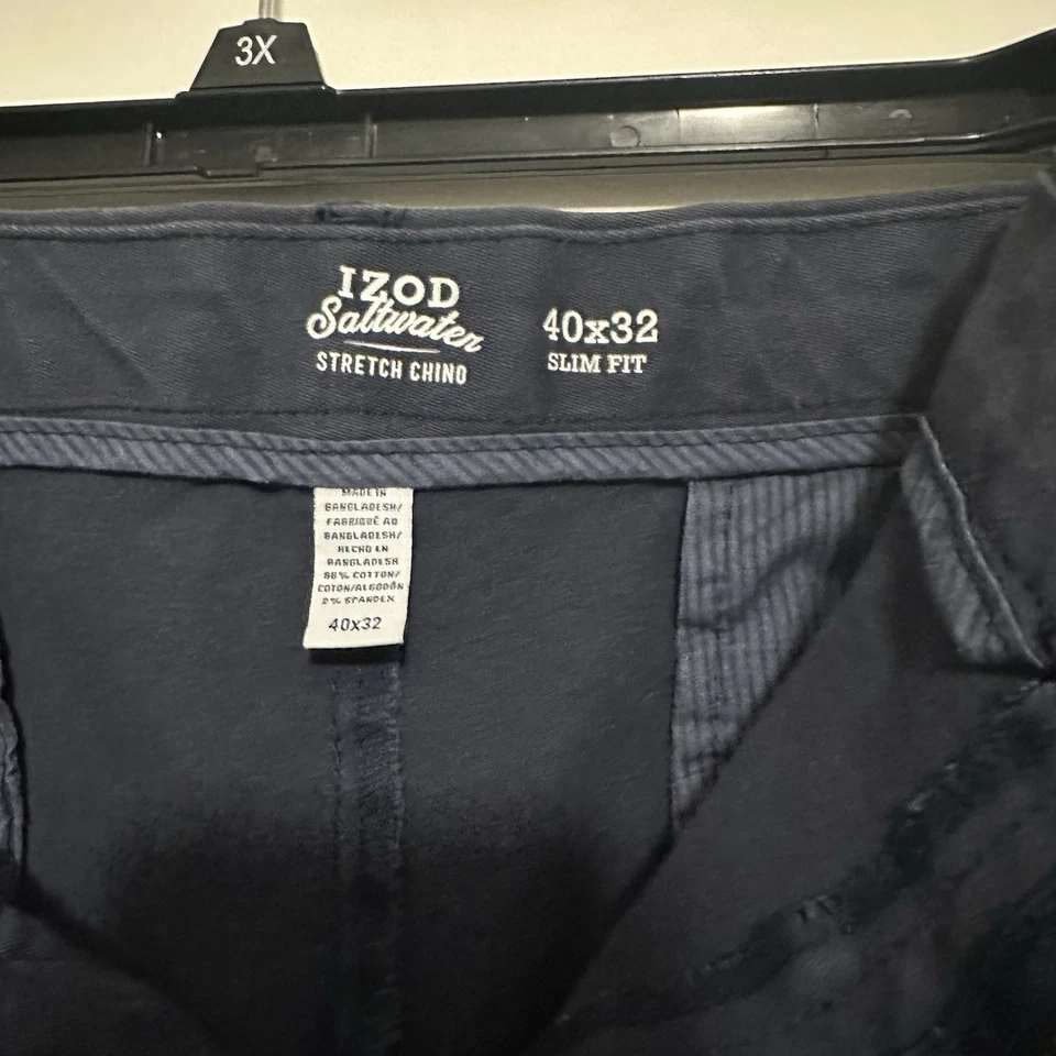 Pantalones chinos IZOD para hombre elásticos de agua salada frente plano talla 40W x 32L azul marino Foto 3 de 4