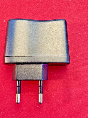 AC-DC Adapter - Stecker-Netzgerät - DSE12-050200 -  AC 100-240V/DC 5V - 1.000 mA