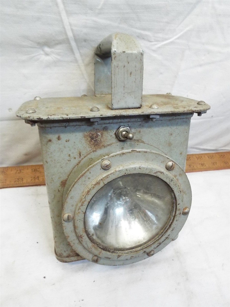 Vintage WWII Era UMPCI Handled Battle Lantern Flashlight Lamp